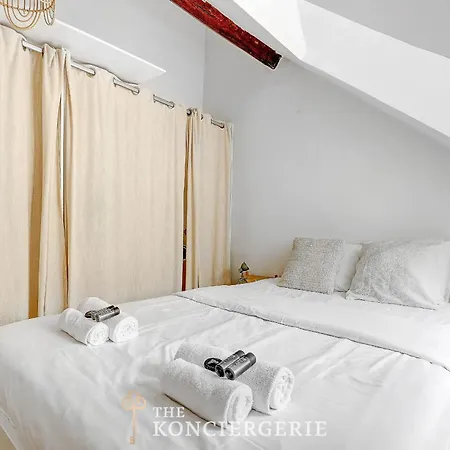 A Haven Of Peace In The Marais * Parigi